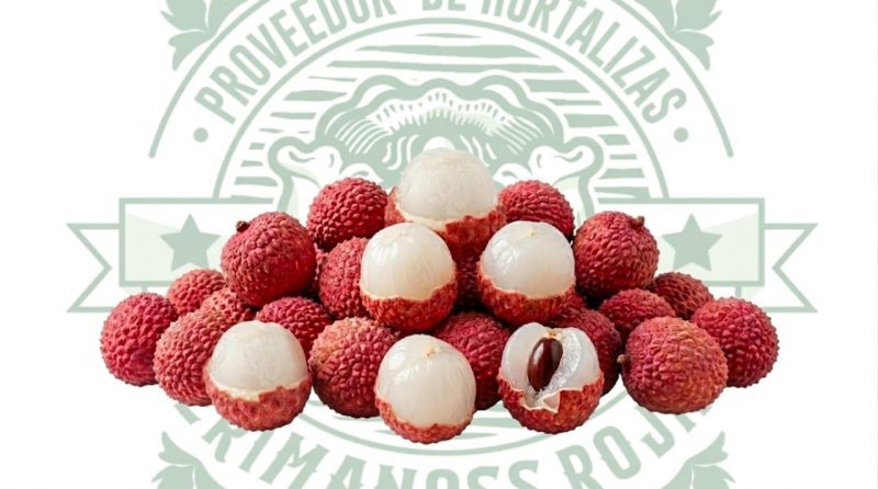 Litchi fresco rojo con piel rugosa, pulpa blanca y jugosa de distribuidora en Querétaro